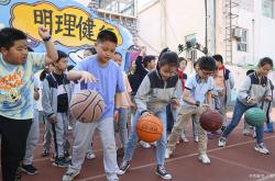 开云体育app-篮球明星在社交平台上分享居家锻炼视频