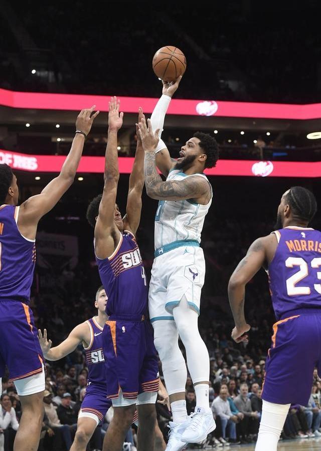 NBA球员在夏季联赛表现抢眼