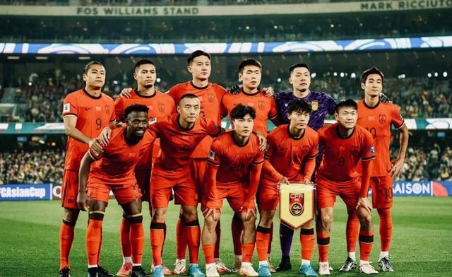 热门足球俱乐部备战重要比赛，备受关注的简单介绍