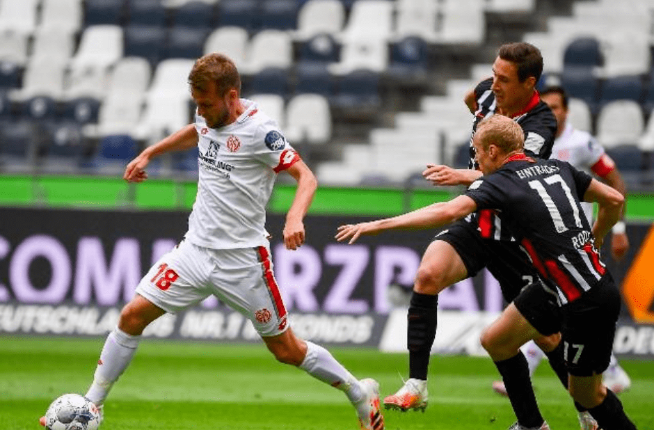 多特蒙德客场战胜劲敌,赢得关键比赛 多特蒙德客场战胜劲敌,赢得关键比赛