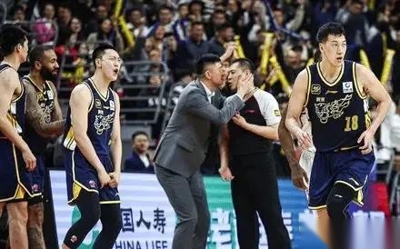 广东宏远卫冕成功!CBA总决赛横扫山东,夺得第10冠 广东宏远卫冕成功!CBA总决赛横扫山东,夺得第10冠