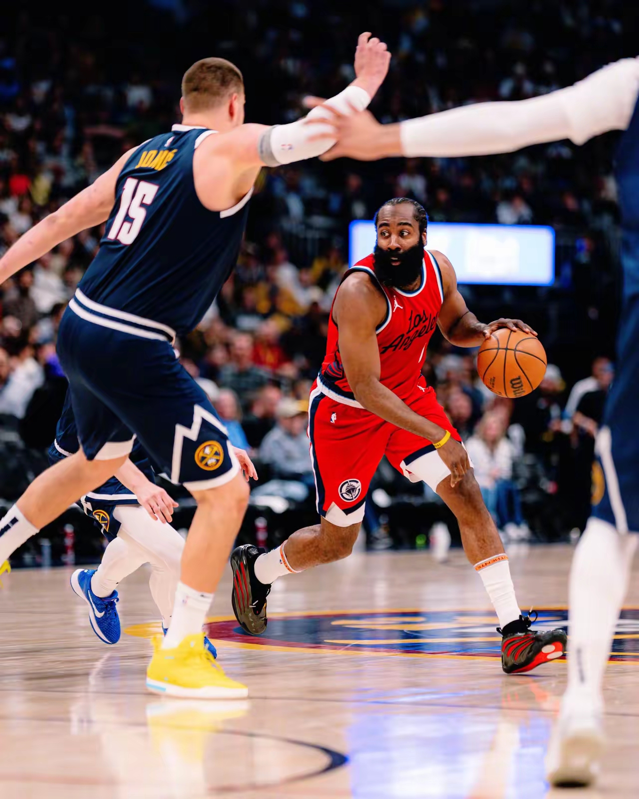 快船击败掘金保持领先优势 快船击败掘金保持领先优势