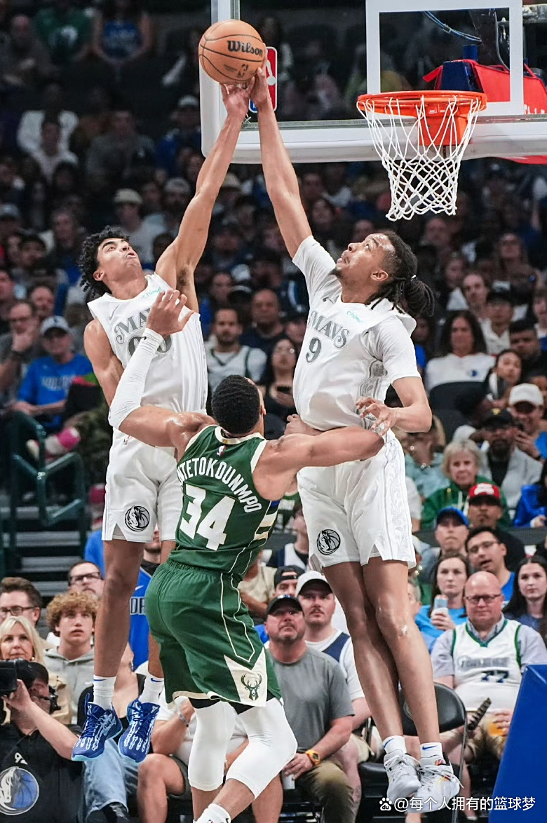 雄鹿遭遇惨败,字母哥独得39分难救主 雄鹿遭遇惨败,字母哥独得39分难救主