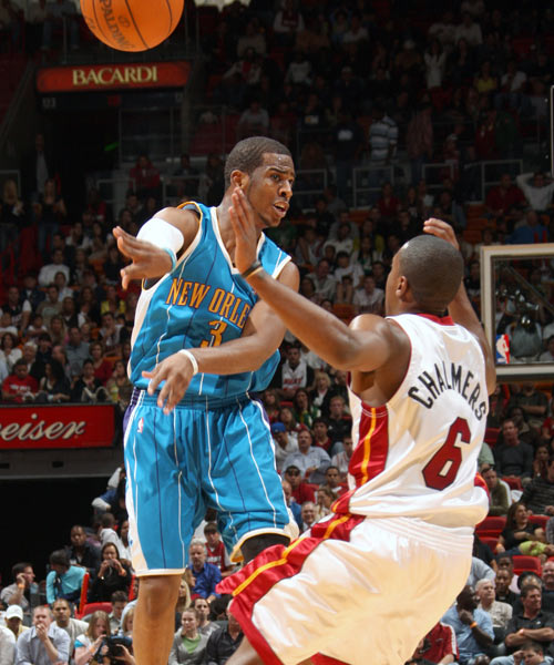 热火客场大胜黄蜂,士气高昂势如破竹 热火客场大胜黄蜂,士气高昂势如破竹