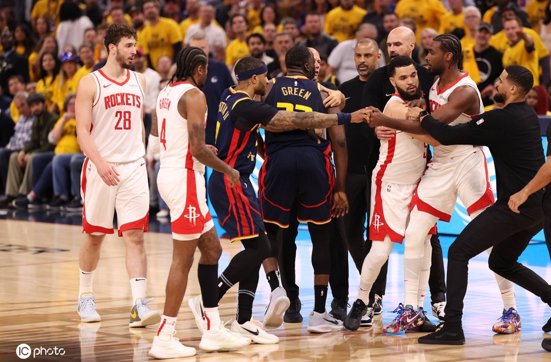 包含勇士客场大胜鹈鹕，全队轮番砍分实力无人能敌的词条